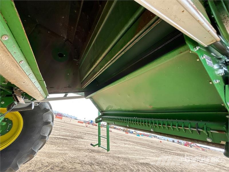 John Deere S690 Mähdrescher