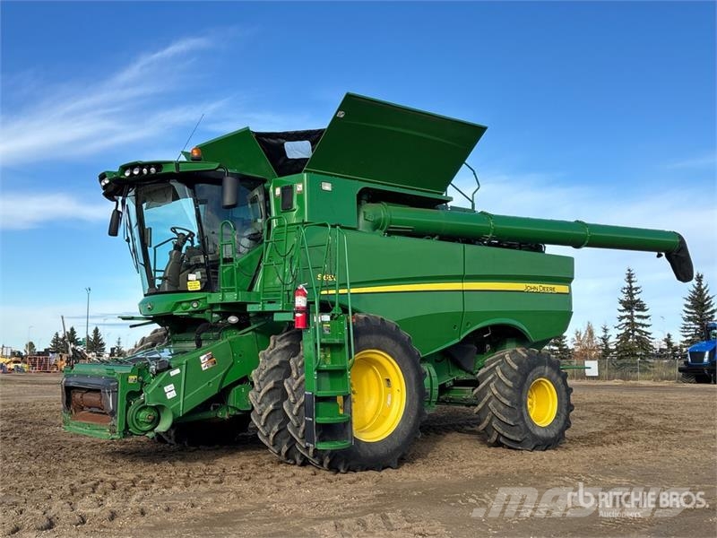 John Deere S690 Ražas novākšanas kombaini