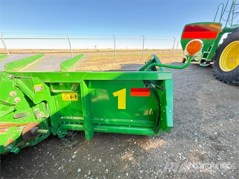 John Deere S690 コンバイン