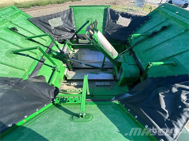 John Deere S690 コンバイン