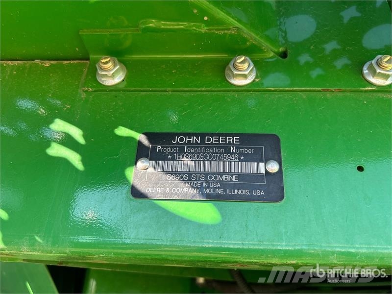 John Deere S690 コンバイン