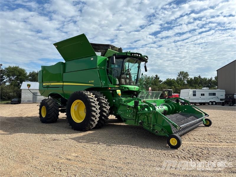 John Deere S770 Combine Harvester Sklízecí mlátičky