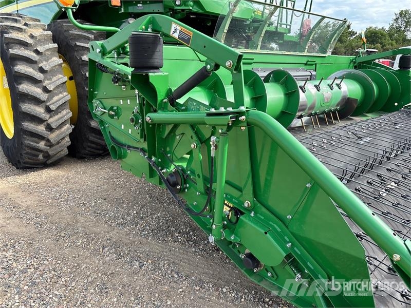 John Deere S770 Combine Harvester Sklízecí mlátičky