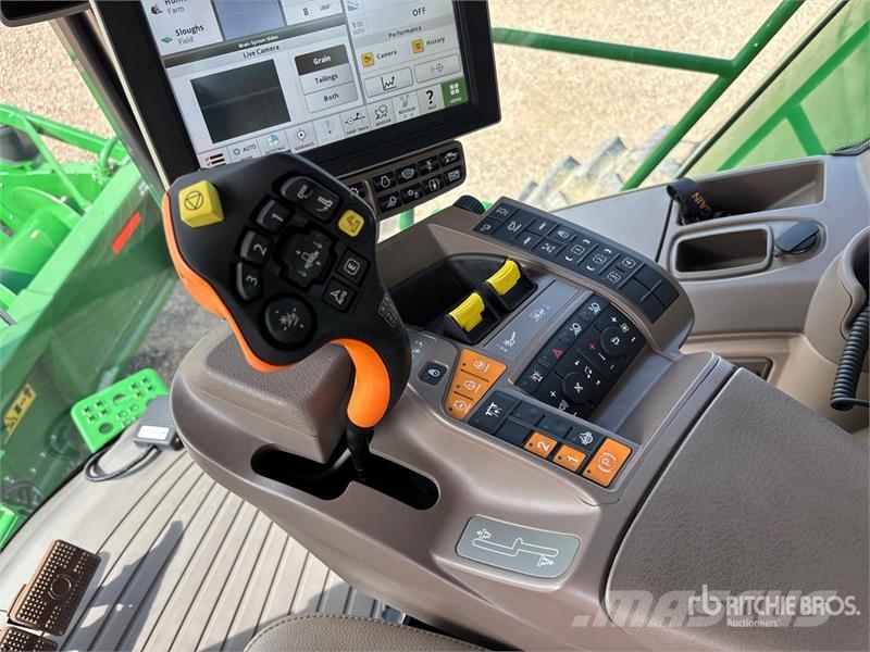 John Deere S770 Combine Harvester Sklízecí mlátičky