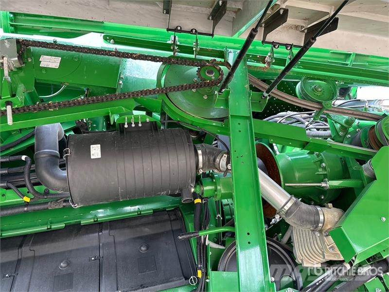 John Deere S770 Combine Harvester Sklízecí mlátičky