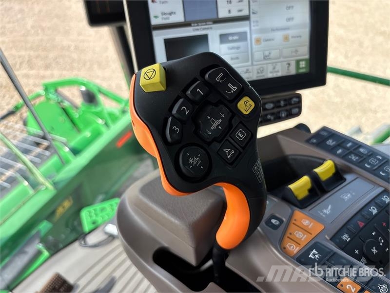 John Deere S770 Combine Harvester Sklízecí mlátičky