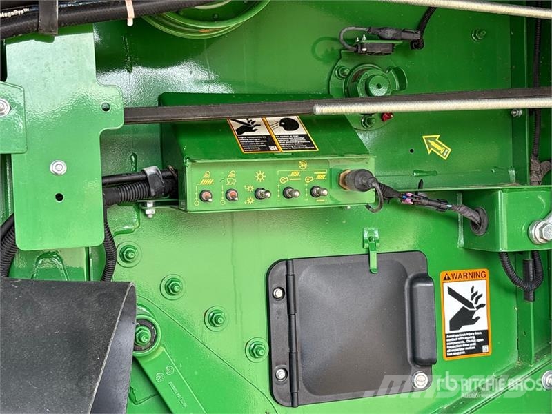 John Deere S770 Combine Harvester Sklízecí mlátičky