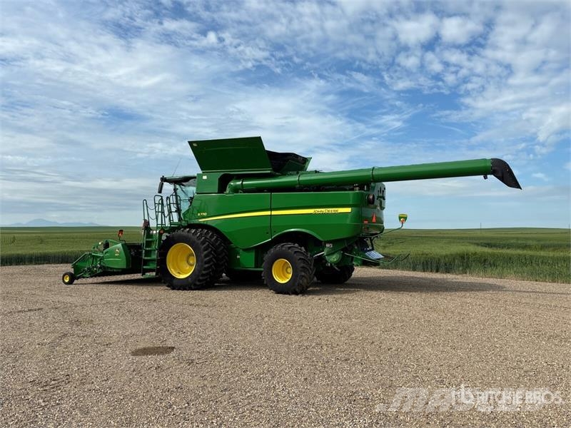John Deere S770 Combine Harvester Sklízecí mlátičky