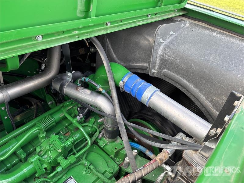 John Deere S770 Combine Harvester Sklízecí mlátičky