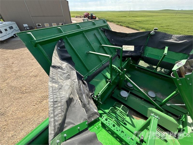 John Deere S770 Combine Harvester Sklízecí mlátičky