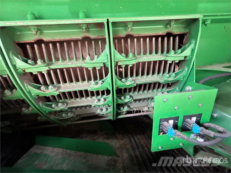 John Deere S770 Combine Harvester Sklízecí mlátičky