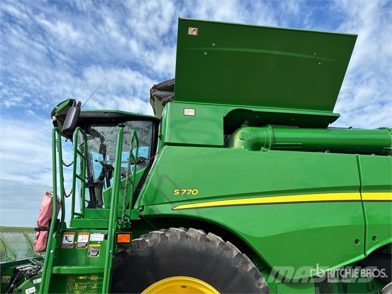 John Deere S770 Combine Harvester Sklízecí mlátičky