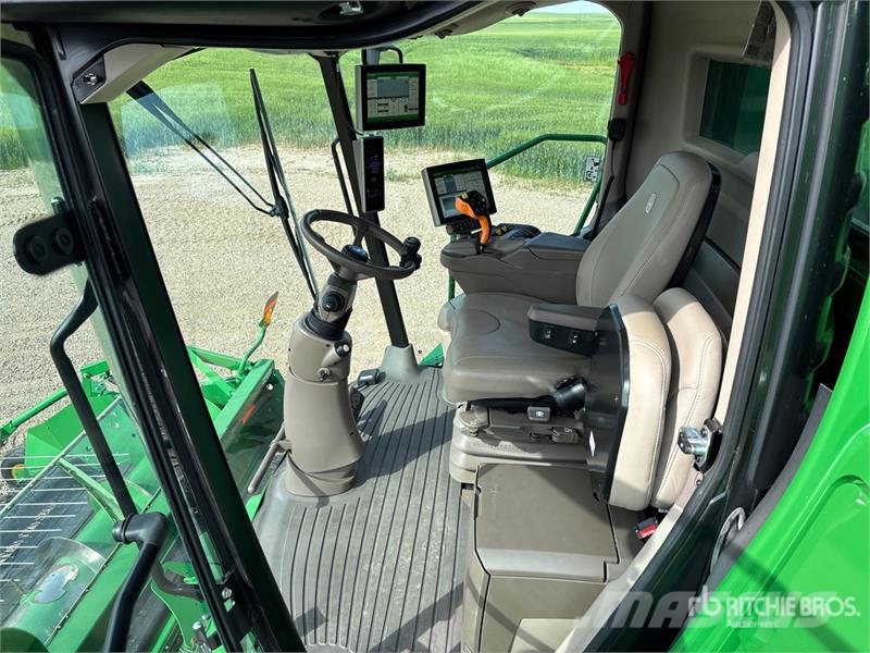 John Deere S770 Combine Harvester Sklízecí mlátičky
