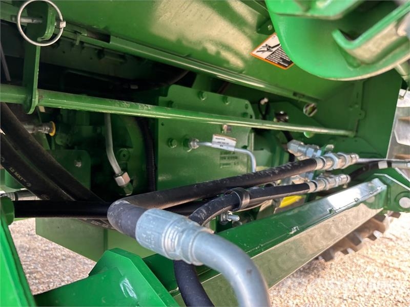 John Deere S770 Combine Harvester Sklízecí mlátičky