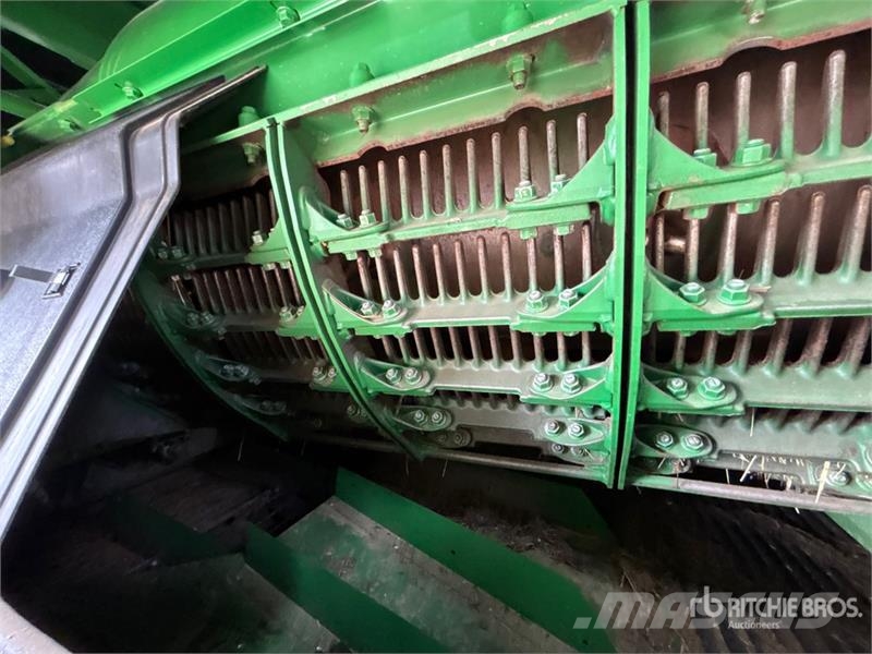 John Deere S770 Combine Harvester Sklízecí mlátičky
