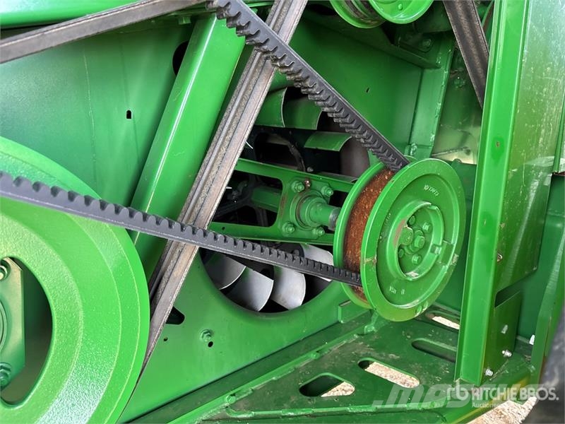 John Deere S770 Combine Harvester Sklízecí mlátičky