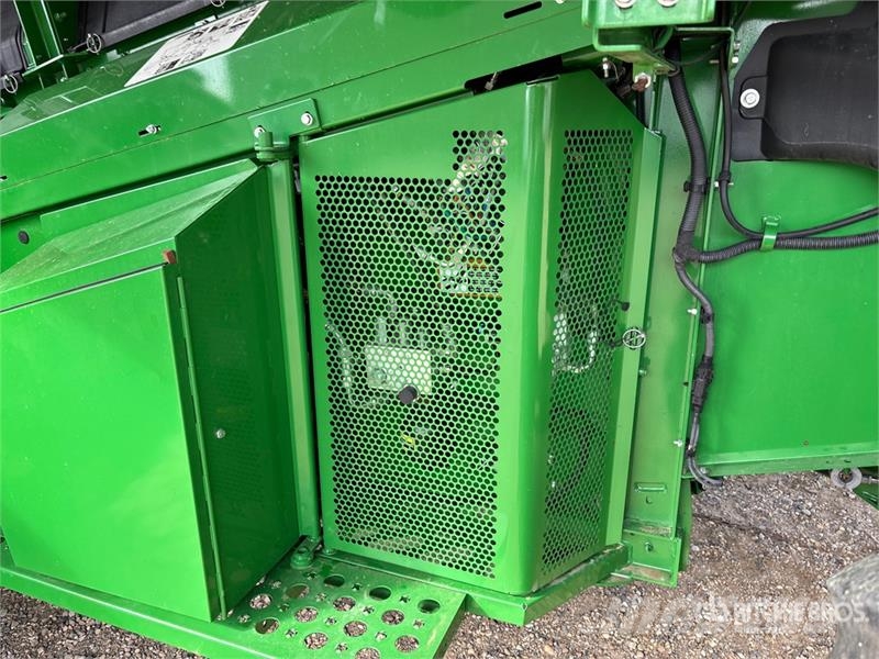 John Deere S770 Combine Harvester Sklízecí mlátičky