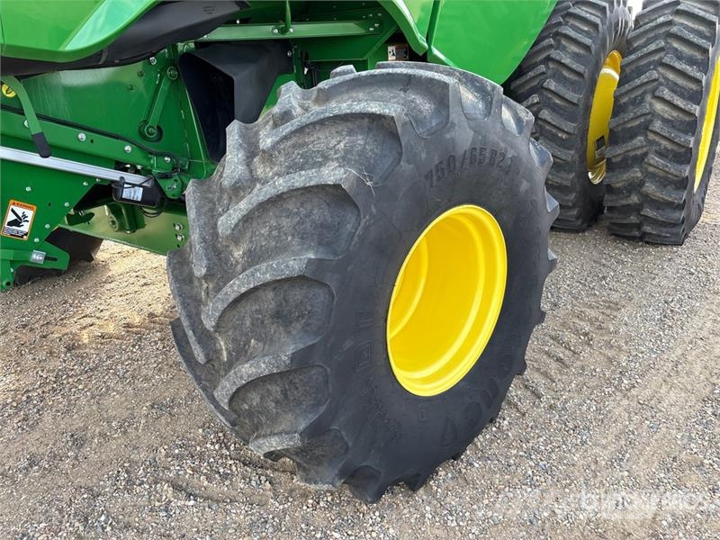 John Deere S770 Combine Harvester Sklízecí mlátičky
