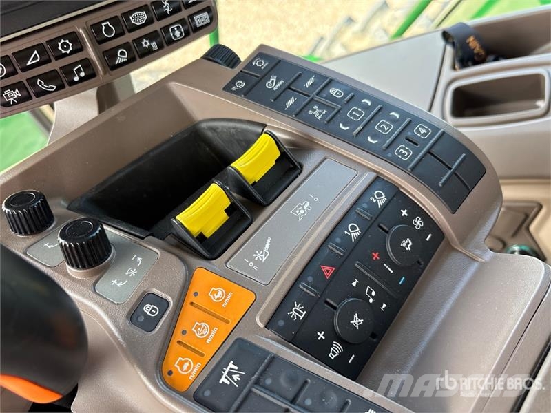 John Deere S770 Combine Harvester Sklízecí mlátičky