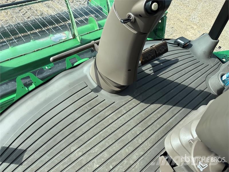 John Deere S770 Combine Harvester Sklízecí mlátičky
