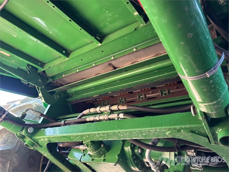 John Deere S780 4x4 Combine Harvester Kombinované zberacie stroje