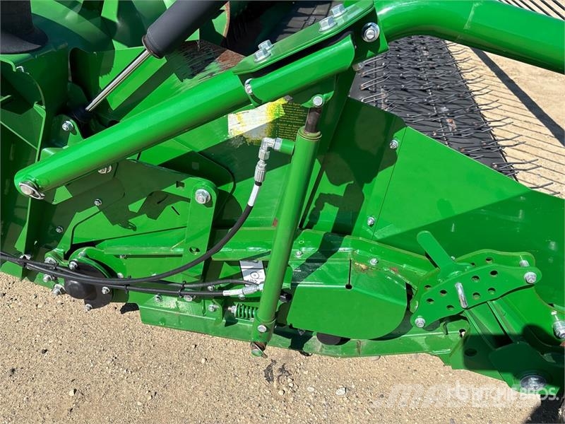 John Deere S780 4x4 Combine Harvester Kombinované zberacie stroje