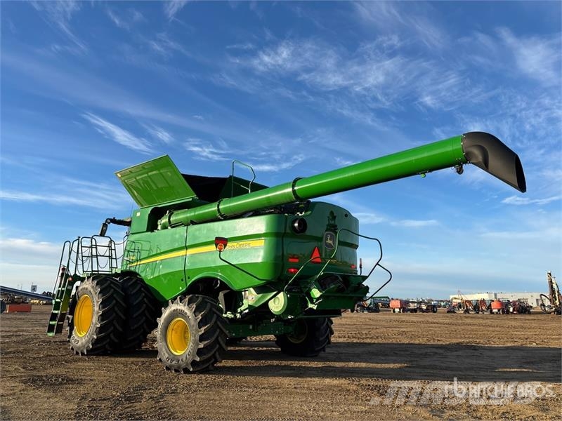 John Deere S780 Combine Harvester حصادات