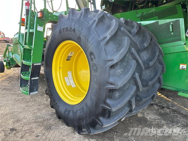 John Deere S780 Combine Harvester حصادات
