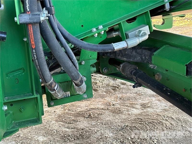 John Deere S780 Combine Harvester حصادات