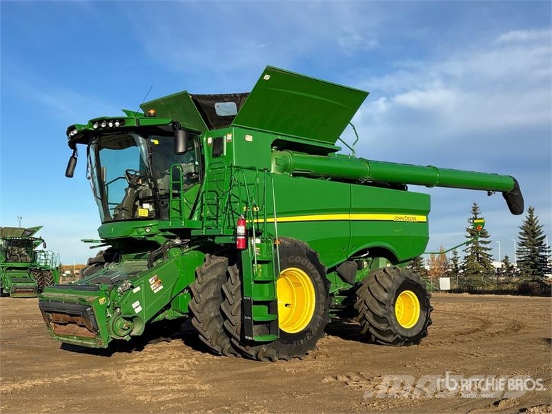 John Deere S780 Combine Harvester حصادات