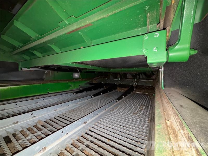 John Deere S780 Combine Harvester حصادات