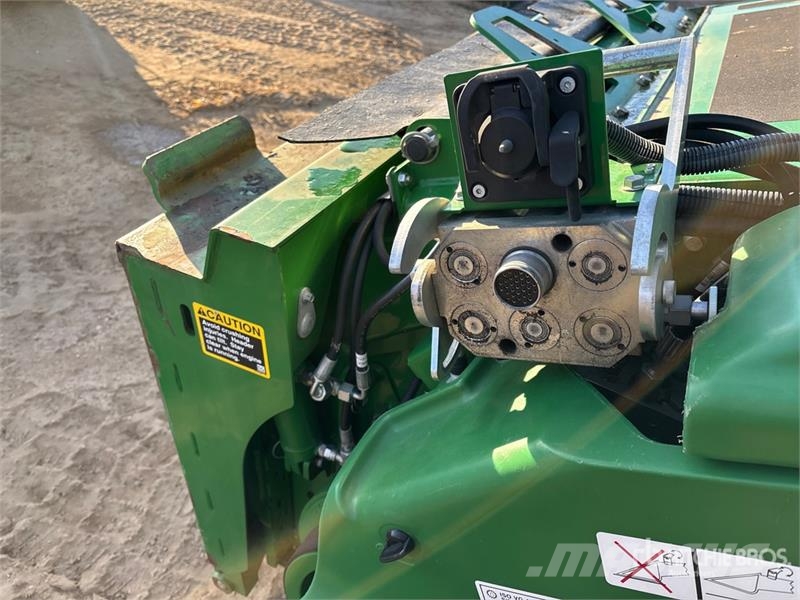 John Deere S780 Combine Harvester حصادات