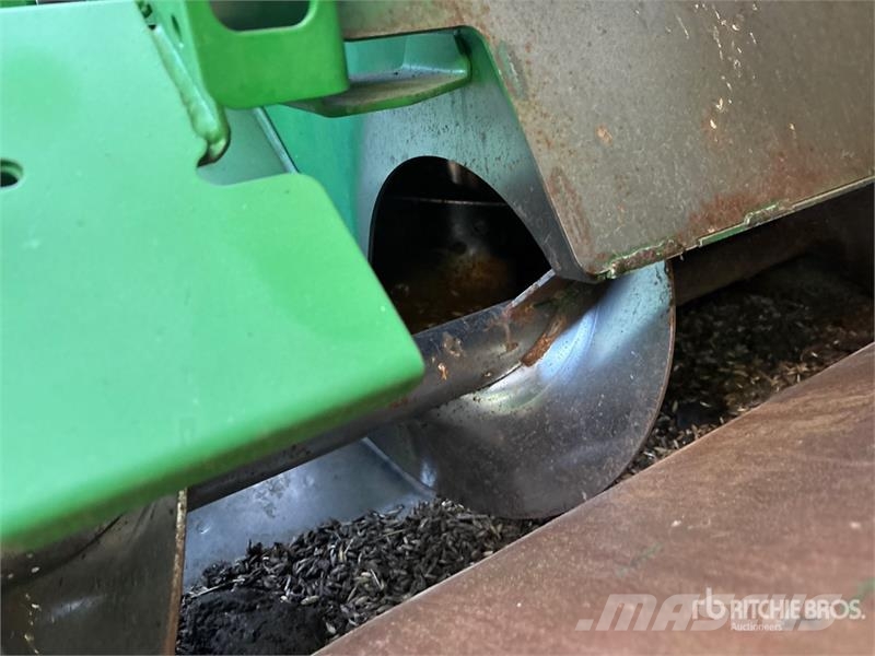 John Deere S780 Combine Harvester حصادات