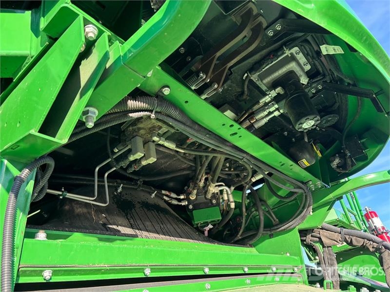 John Deere S780 Combine Harvester حصادات
