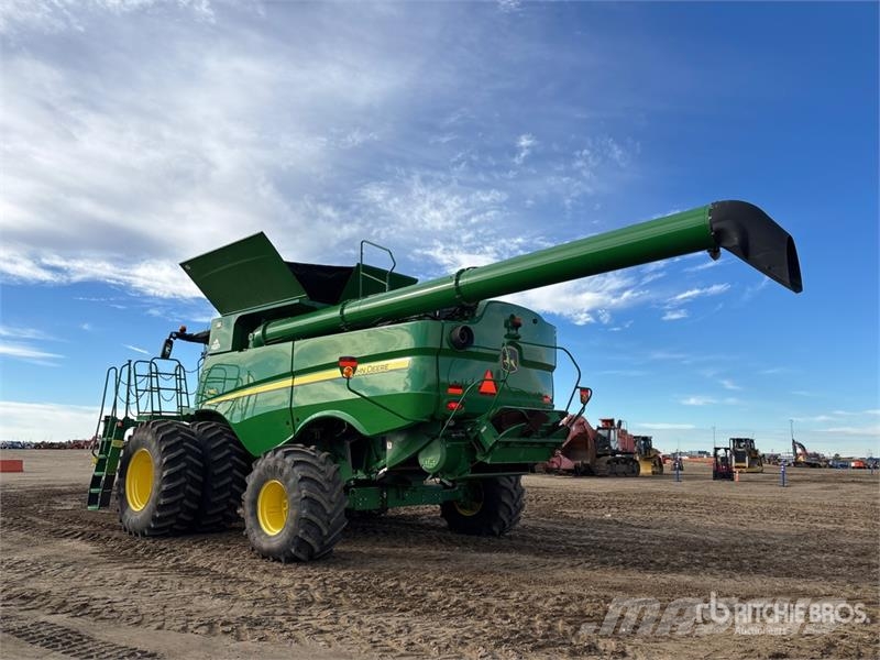John Deere S780 Combine Harvester حصادات