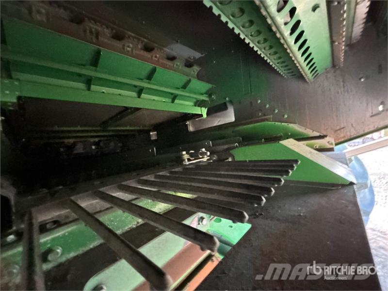 John Deere S780 Combine Harvester حصادات