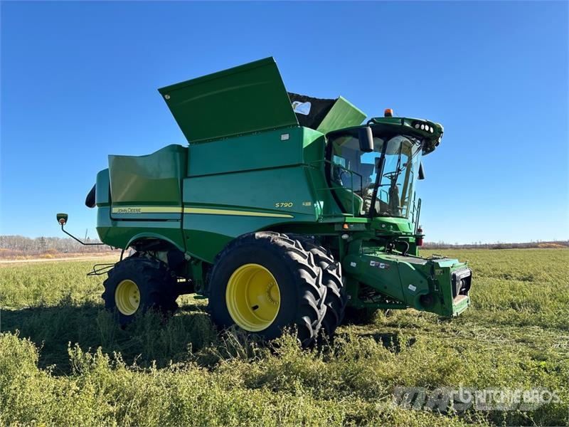 John Deere S790 4x4 Combine Harvester Combine harvesters