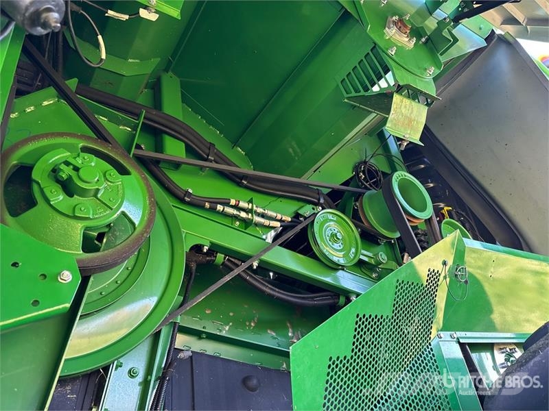 John Deere S790 4x4 Combine Harvester Combine harvesters