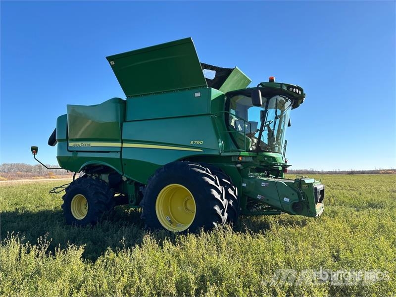 John Deere S790 4x4 Combine Harvester Combine harvesters