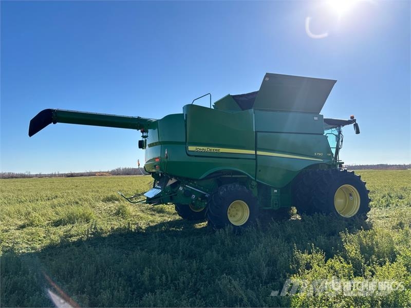 John Deere S790 4x4 Combine Harvester Combine harvesters