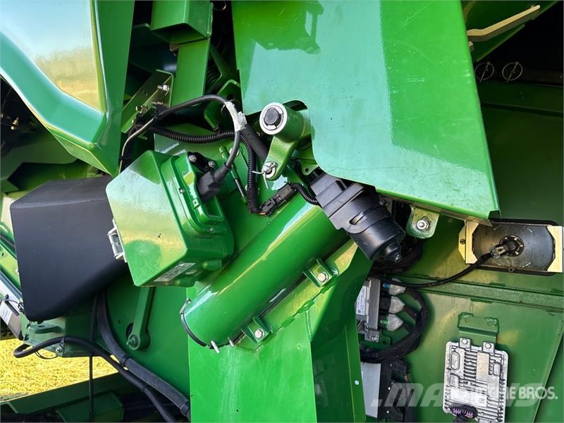 John Deere S790 4x4 Combine Harvester Combine harvesters