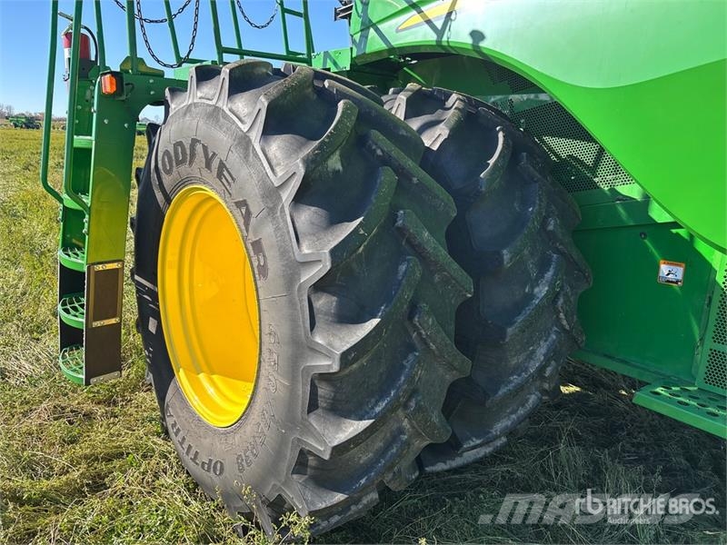 John Deere S790 4x4 Combine Harvester Combine harvesters