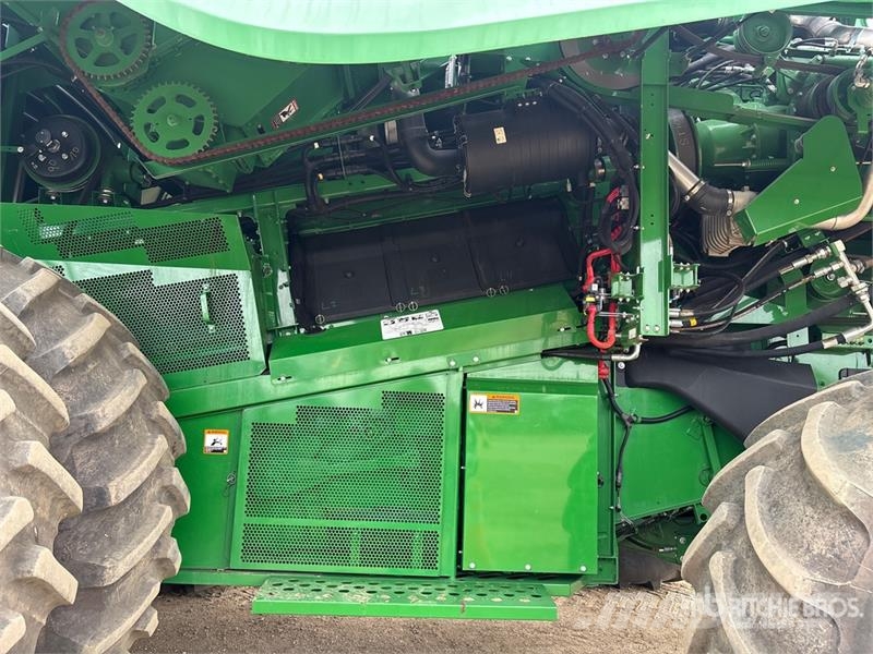 John Deere S790 Combine Harvester Skurtreskere