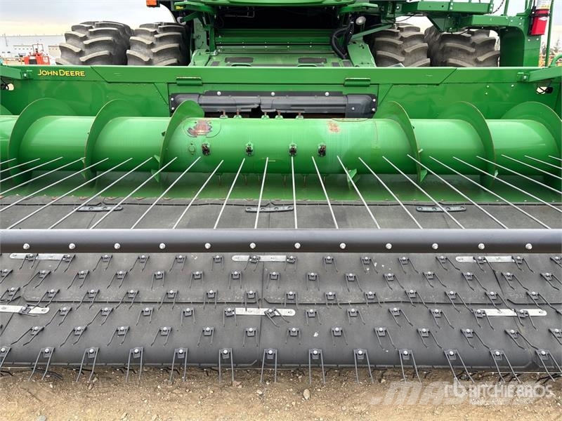John Deere S790 Combine Harvester Skurtreskere