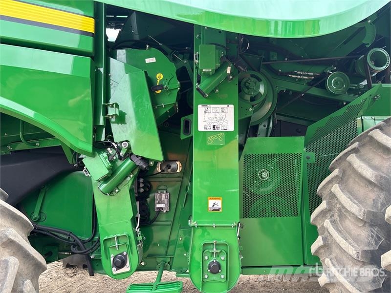 John Deere S790 Combine Harvester Skurtreskere
