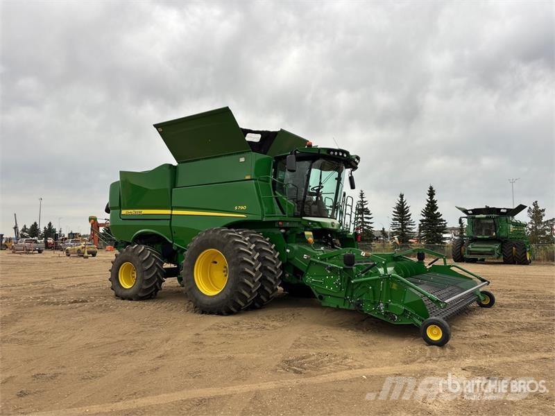 John Deere S790 Combine Harvester 聯合收穫機