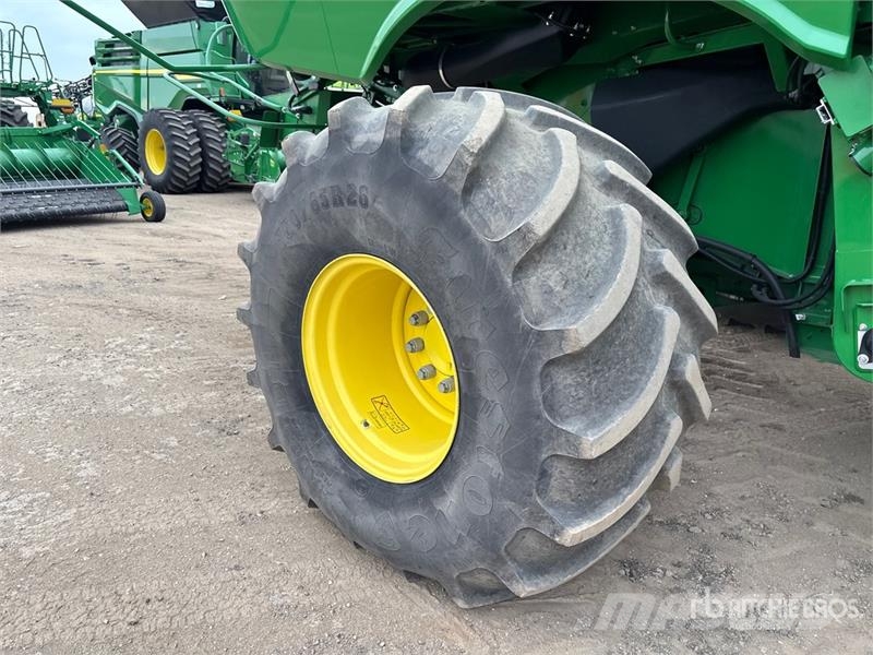 John Deere S790 Combine Harvester Skurtreskere