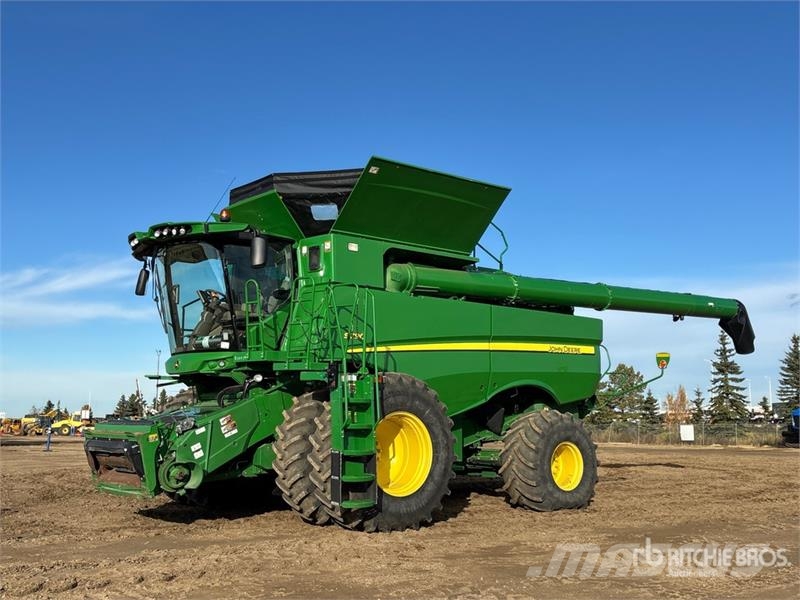 John Deere S790 Combine Harvester حصادات