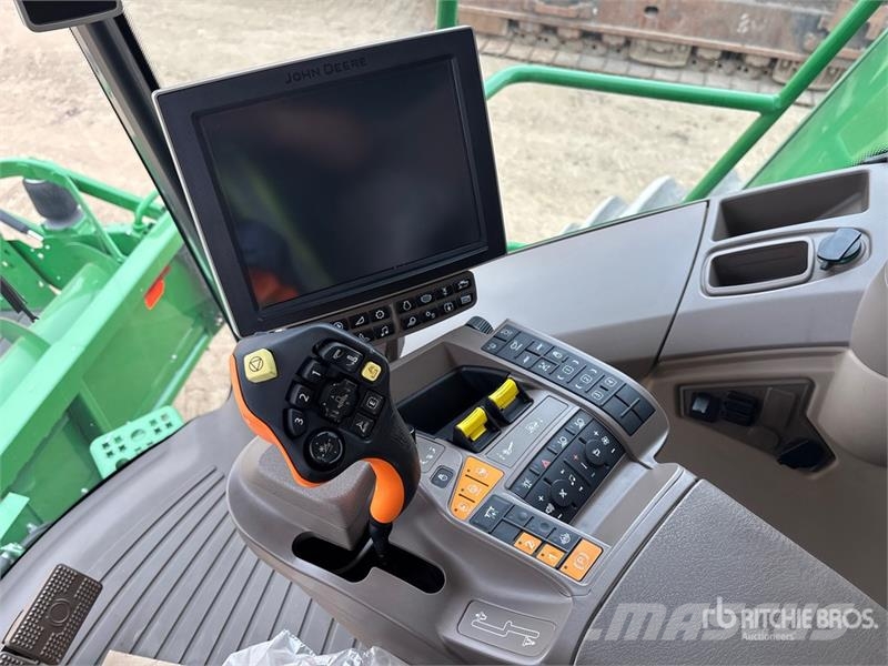 John Deere S790 Combine Harvester Skurtreskere