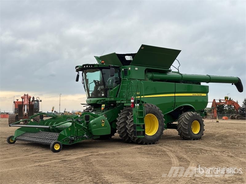 John Deere S790 Combine Harvester Skurtreskere
